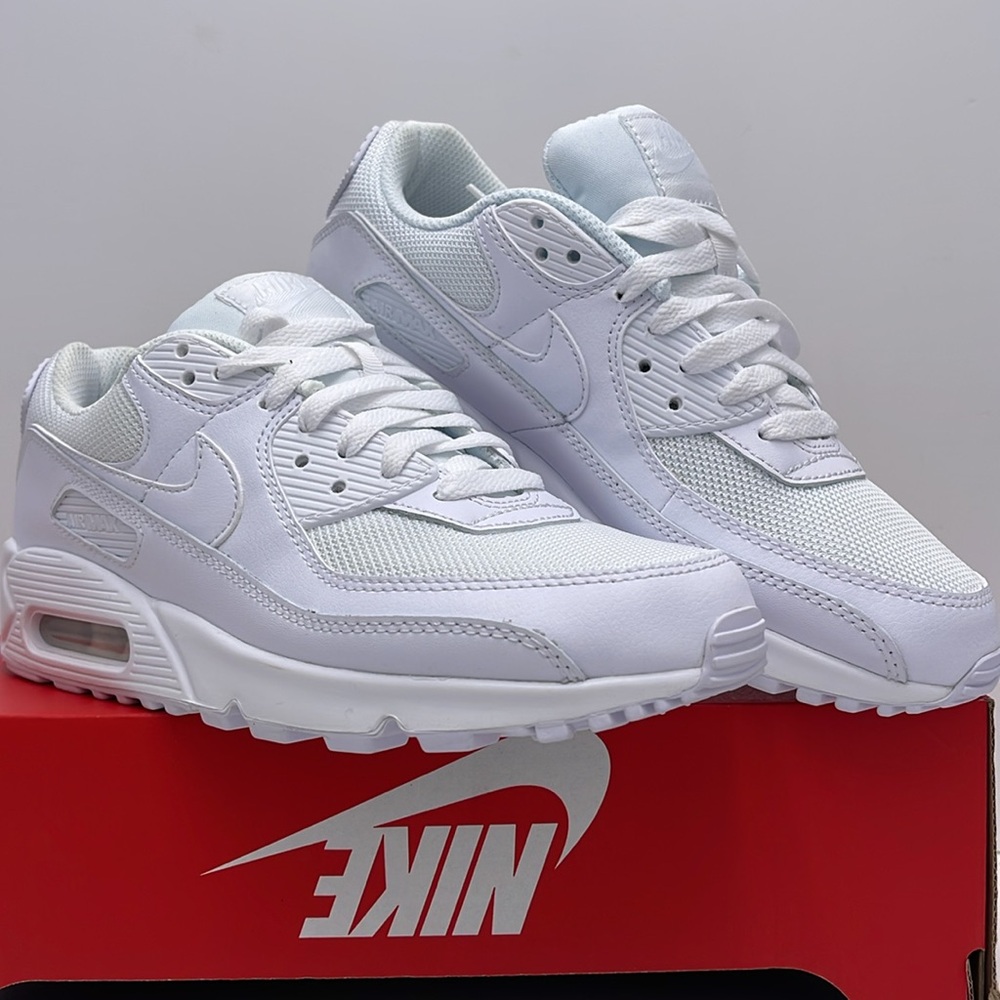 Nike WMNS 2020 Air Max 90 'Triple White'
Sneakers - Picture 9 of 16